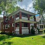 Elegant And Chic 2Bed 2Bath Steps From The Lake!