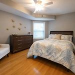 Beautiful Big 3 Bedroom Quiet Apt Near Downtown