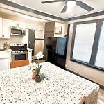Quiet 1Br, Eat-In Kitchen, Close To Midway