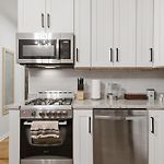 Wicker Park 1-Br Walk To Train & Grocery Easy Downtown Access