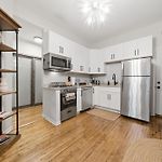 Wicker Park 1-Br Walk To Train & Grocery Easy Downtown Access