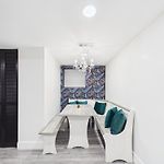 Addison Art Deco Flat
