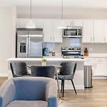 Landing Modern 2Bd Clubhouse Gym