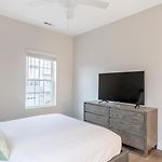 Landing Modern 2Bd Clubhouse Gym