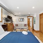 Fully Updated Jr, 1 Bed, Steps From Lincoln Park Condo