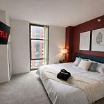 Grant Park 2Br Condo With Balcony Skyline View & Gym In Chicago Downtown