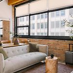 Livn West Loop Chicago 2 Bedroom City View
