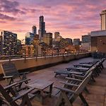 Grant Park 2Br Condo With Balcony Skyline View & Gym In Chicago Downtown