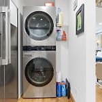 Fully Updated Jr, 1 Bed, Steps From Lincoln Park Condo