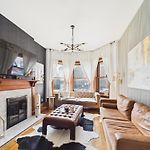 Wrigleyville Art Deco Executive Duplex Garage