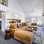Sleep 25 - Huge Downtown Vintage Lofts, Balcony & Gym