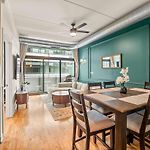 Luxury Fulton Market Condo - Prime Location