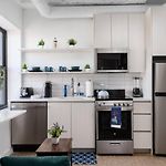 Elegant Style Loft Montrose Beach Rooftop Wfh Gym