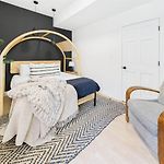 Luxe Chicago Retreat Game Room, Deck Fire Pit