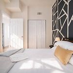Flexhome Ukrainian Village 2Br - Private Balcony & Walkable Location