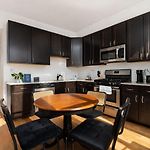 Flexhome Ukrainian Village 2Br - Private Balcony & Walkable Location