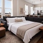 Penthouse With Private Rooftop And Skyline Views - Sleeps 6