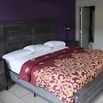Miami Inn & Suites