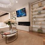 Stunning Gold Coast Home 12Bd 6Ba & Rooftop Patio