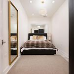 Stunning Gold Coast Home 12Bd 6Ba & Rooftop Patio
