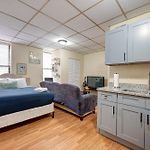 Newly Renovated Studio In The Heart Of Pilsen Condo