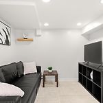 2Br Garden Suite In Lakeview Walk To Wrigley