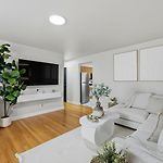 3Br Near O\'Hare • Office • Coffee Bar • Sleeps 9