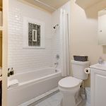 Newly Renovated Studio In The Heart Of Pilsen Condo