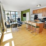 18Th Floor 2Br Grant Park Suite With Balcony, Gym