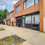 Walk To Stores & Parks! Stylish Chicago Apartment