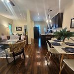 2 Bedroom Unit In Uptown Chicago