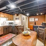 Cozy Chicago Retreat Near Wrigley & Universities