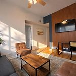 Flexhome Ukrainian Village • 2Br • Convenient Walkability - Sleeps 6