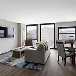 Landing Spectacular 2Bd Rooftop Lounge