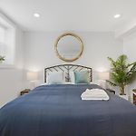 Newly Renovated 3Br 2Ba In Heart Of Andersonville Condo