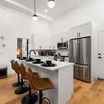 Vibrant West Town Apartment Perfect For Families