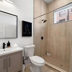 Vibrant West Town Apartment Perfect For Families