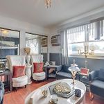 Walk To Stores & Parks! Stylish Chicago Apartment
