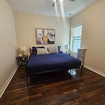 2 Bedroom Unit In Uptown Chicago