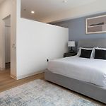 Landing Spectacular Studio In Lincoln Park