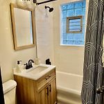 Spacious 1Br | Free Parking, Golf & Midway Access