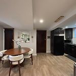 Studio Near Wrigley • Sleeps 4 • Games + Fireplace