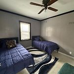 Cozy Chicago 3Bd Apt - Free Parking & Fast Wifi!