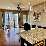 2Br2B University Of Chicago, Hyde Park, Woodlawn,
