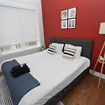 Spacious 4Br West Loop Retreat With Optional Parking