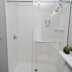 Spacious 4Br West Loop Retreat With Optional Parking
