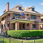 Your Chicago Retreat