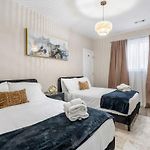 Spacious 3 Bedroom Apt Near Downtown