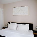 Private Workspace • Sleeps4 • Modern Stylish Stay