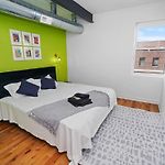 Modern 4Br Pilsen Retreat Near Illinois Medical District & Chicago Downtown